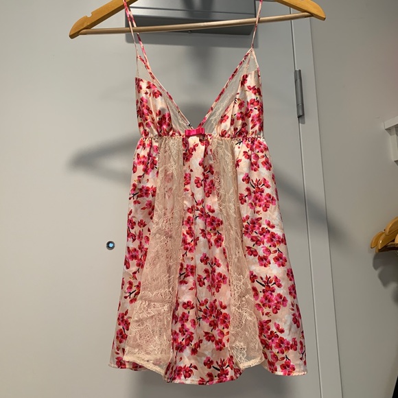 Never worn - Victoria’s Secret baby doll slip cami - Picture 1 of 4